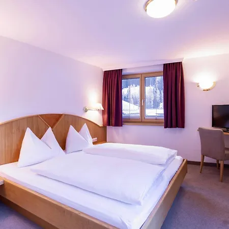 Quality Hosts Arlberg - Goldenes Kreuz 3* سانكت أنتون ام ارلبرغ